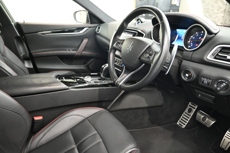 マセラティ ギブリ S ｸﾞﾗﾝｽﾎﾟｰﾂ ﾄﾞﾗｲﾊﾞｰｽﾞｱｼｽﾀﾝｽ&ﾂｰﾘﾝｸﾞP　ACC BSM LKA 黒革 ｻﾝﾙｰﾌ 8.4ｲﾝﾁMTC+ CarPlay 自動ﾄﾗﾝｸ 20ｲﾝﾁｳﾗｰﾉAW ｽｶｲﾌｯｸｻｽ 　2年保証付