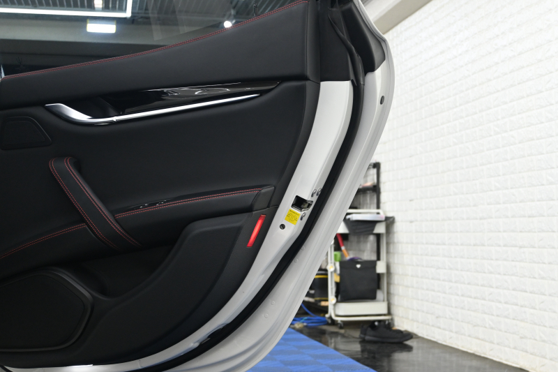 マセラティ ギブリ S ｸﾞﾗﾝｽﾎﾟｰﾂ ﾄﾞﾗｲﾊﾞｰｽﾞｱｼｽﾀﾝｽ&ﾂｰﾘﾝｸﾞP　ACC BSM LKA 黒革 ｻﾝﾙｰﾌ 8.4ｲﾝﾁMTC+ CarPlay 自動ﾄﾗﾝｸ 20ｲﾝﾁｳﾗｰﾉAW ｽｶｲﾌｯｸｻｽ 　2年保証付