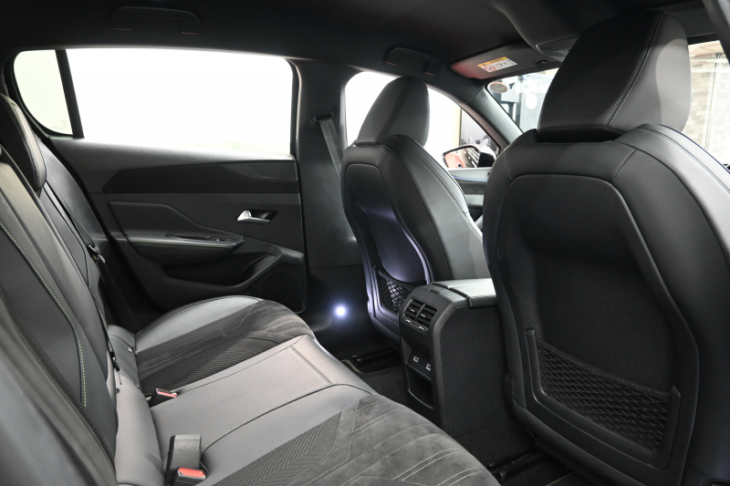 プジョー 308 GTﾌﾞﾙｰHDi　1ｵｰﾅｰ ACC Pｽﾀ ECO ﾊｰﾌ革 純正ﾀｯﾁｽｸﾘｰﾝ ﾅﾋﾞ CarPlay 360ｶﾒﾗ ﾏﾄﾘｸｽLEDﾗｲﾄ　2年保証付