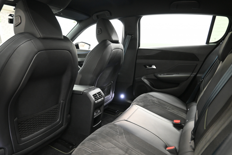 プジョー 308 GTﾌﾞﾙｰHDi　1ｵｰﾅｰ ACC Pｽﾀ ECO ﾊｰﾌ革 純正ﾀｯﾁｽｸﾘｰﾝ ﾅﾋﾞ CarPlay 360ｶﾒﾗ ﾏﾄﾘｸｽLEDﾗｲﾄ　2年保証付