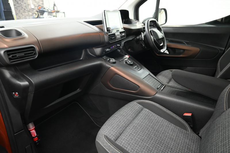 プジョー リフター GT　Pｽﾀ ACC ECO 専用ｼｰﾄ ﾊﾟﾉﾗﾏR 純正ﾀｯﾁｽｸﾘｰﾝ CarPlay Bｶﾒﾗ 純正17ｲﾝﾁAW ｱｸﾃｨﾌﾞｾｰﾌﾃｨﾌﾞﾚｰｷ　2年保証付