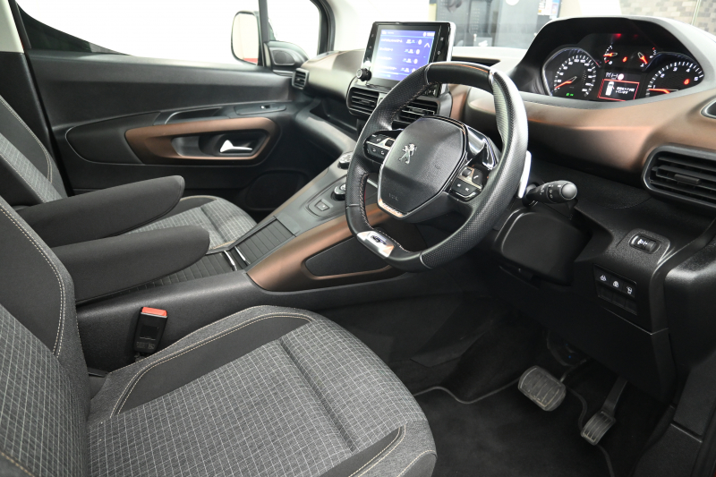 プジョー リフター GT　Pｽﾀ ACC ECO 専用ｼｰﾄ ﾊﾟﾉﾗﾏR 純正ﾀｯﾁｽｸﾘｰﾝ CarPlay Bｶﾒﾗ 純正17ｲﾝﾁAW ｱｸﾃｨﾌﾞｾｰﾌﾃｨﾌﾞﾚｰｷ　2年保証付