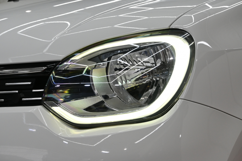 ルノー トゥインゴ ｲﾝﾃﾝｽ　正規D車 ECO機能 ｸﾙｺﾝ 専用ﾚｻﾞｰ調×ﾌｧﾌﾞﾘｯｸｼｰﾄ ｼｰﾄﾋｰﾀｰ 純正ﾀｯﾁｽｸﾘｰﾝ CarPlay Bｶﾒﾗ 16ｲﾝﾁｱﾛｲﾎｲｰﾙ　2年保証付