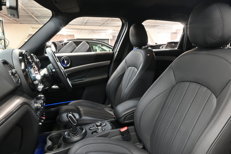 MINI(ミニ) ミニクロスオーバー ｸｰﾊﾟｰSD ｵｰﾙ4　MINI YOURS TRIM Pｽﾀ ECO ACC 黒革 ｼｰﾄﾋｰﾀｰ 純正ﾅﾋﾞ ｱﾝﾋﾞｴﾝﾄﾗｲﾄ ﾎﾞﾝﾈｯﾄｽﾄﾗｲﾌﾟ 純正19ｲﾝﾁAW 2年保証