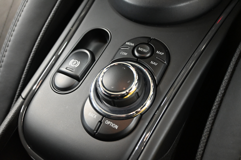 MINI(ミニ) ミニクロスオーバー ｸｰﾊﾟｰSD ｵｰﾙ4　MINI YOURS TRIM Pｽﾀ ECO ACC 黒革 ｼｰﾄﾋｰﾀｰ 純正ﾅﾋﾞ ｱﾝﾋﾞｴﾝﾄﾗｲﾄ ﾎﾞﾝﾈｯﾄｽﾄﾗｲﾌﾟ 純正19ｲﾝﾁAW 2年保証