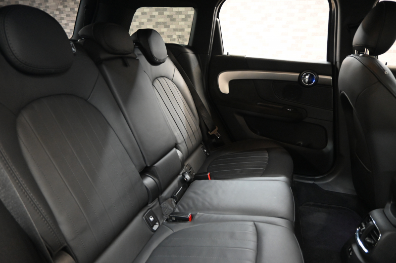 MINI(ミニ) ミニクロスオーバー ｸｰﾊﾟｰSD ｵｰﾙ4　MINI YOURS TRIM Pｽﾀ ECO ACC 黒革 ｼｰﾄﾋｰﾀｰ 純正ﾅﾋﾞ ｱﾝﾋﾞｴﾝﾄﾗｲﾄ ﾎﾞﾝﾈｯﾄｽﾄﾗｲﾌﾟ 純正19ｲﾝﾁAW 2年保証