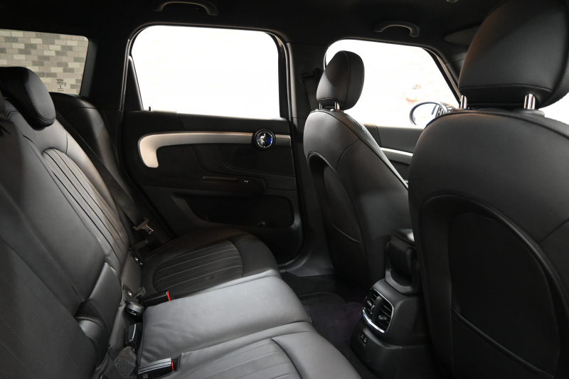 MINI(ミニ) ミニクロスオーバー ｸｰﾊﾟｰSD ｵｰﾙ4　MINI YOURS TRIM Pｽﾀ ECO ACC 黒革 ｼｰﾄﾋｰﾀｰ 純正ﾅﾋﾞ ｱﾝﾋﾞｴﾝﾄﾗｲﾄ ﾎﾞﾝﾈｯﾄｽﾄﾗｲﾌﾟ 純正19ｲﾝﾁAW 2年保証