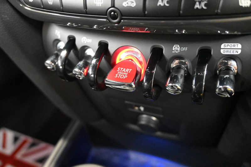 MINI(ミニ) ミニクロスオーバー ｸｰﾊﾟｰSD ｵｰﾙ4　MINI YOURS TRIM Pｽﾀ ECO ACC 黒革 ｼｰﾄﾋｰﾀｰ 純正ﾅﾋﾞ ｱﾝﾋﾞｴﾝﾄﾗｲﾄ ﾎﾞﾝﾈｯﾄｽﾄﾗｲﾌﾟ 純正19ｲﾝﾁAW 2年保証