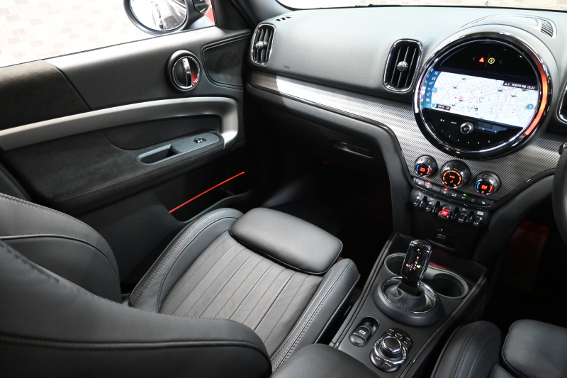 MINI(ミニ) ミニクロスオーバー ｸｰﾊﾟｰSD ｵｰﾙ4　MINI YOURS TRIM Pｽﾀ ECO ACC 黒革 ｼｰﾄﾋｰﾀｰ 純正ﾅﾋﾞ ｱﾝﾋﾞｴﾝﾄﾗｲﾄ ﾎﾞﾝﾈｯﾄｽﾄﾗｲﾌﾟ 純正19ｲﾝﾁAW 2年保証