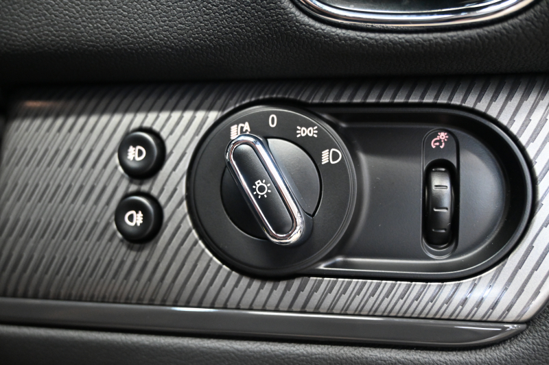 MINI(ミニ) ミニクロスオーバー ｸｰﾊﾟｰSD ｵｰﾙ4　MINI YOURS TRIM Pｽﾀ ECO ACC 黒革 ｼｰﾄﾋｰﾀｰ 純正ﾅﾋﾞ ｱﾝﾋﾞｴﾝﾄﾗｲﾄ ﾎﾞﾝﾈｯﾄｽﾄﾗｲﾌﾟ 純正19ｲﾝﾁAW 2年保証