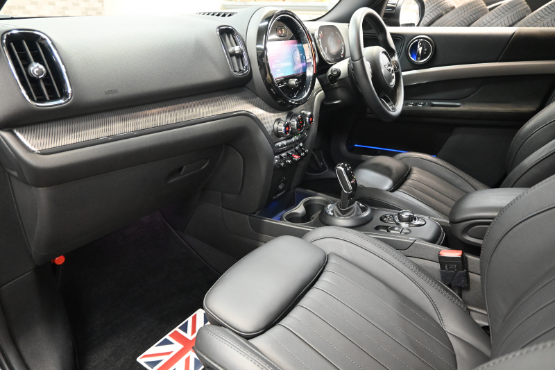 MINI(ミニ) ミニクロスオーバー ｸｰﾊﾟｰSD ｵｰﾙ4　MINI YOURS TRIM Pｽﾀ ECO ACC 黒革 ｼｰﾄﾋｰﾀｰ 純正ﾅﾋﾞ ｱﾝﾋﾞｴﾝﾄﾗｲﾄ ﾎﾞﾝﾈｯﾄｽﾄﾗｲﾌﾟ 純正19ｲﾝﾁAW 2年保証