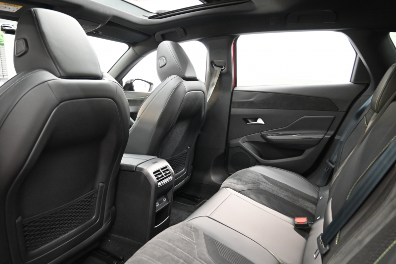 プジョー 308 SW GT ﾌﾞﾙｰHDi　ACC BSM ﾊｰﾌﾚｻﾞｰ ﾊﾟﾉﾗﾏSR 純正ﾅﾋﾞ CarPlay i-Connect 360ｶﾒﾗ LEDﾍｯﾄﾞﾗｲﾄ 純正18AW　2年保証付