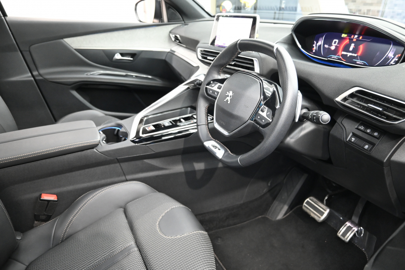 プジョー 3008 GT　後期ﾓﾃﾞﾙ ACC LKA ﾊｰﾌ革 ﾊﾟﾉﾗﾏSR 純正ﾅﾋﾞTV CarPlay Bｶﾒﾗ 前後ｺｰﾅｰｾﾝｻｰ 純正18ｲﾝﾁAW LEDﾗｲﾄ　2年保証付