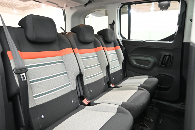 シトロエン ベルランゴ ｼｬｲﾝ XTRﾊﾟｯｸ　特別仕様車 Pｽﾀ ACC ﾊﾟｰｷﾝｸﾞｾﾝｻｰ BSM 専用ﾌｧﾌﾞﾘｯｸｼｰﾄ ﾊﾟﾉﾗﾏR 純正ﾀｯﾁｽｸﾘｰﾝ BTｵｰﾃﾞｨｵ＆TEL CarPlay ｱﾝﾋﾞｴﾝｽﾗｲﾄ 専用17ｲﾝﾁAW　2年保証付