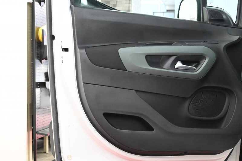 シトロエン ベルランゴ ｼｬｲﾝ XTRﾊﾟｯｸ　特別仕様車 Pｽﾀ ACC ﾊﾟｰｷﾝｸﾞｾﾝｻｰ BSM 専用ﾌｧﾌﾞﾘｯｸｼｰﾄ ﾊﾟﾉﾗﾏR 純正ﾀｯﾁｽｸﾘｰﾝ BTｵｰﾃﾞｨｵ＆TEL CarPlay ｱﾝﾋﾞｴﾝｽﾗｲﾄ 専用17ｲﾝﾁAW　2年保証付
