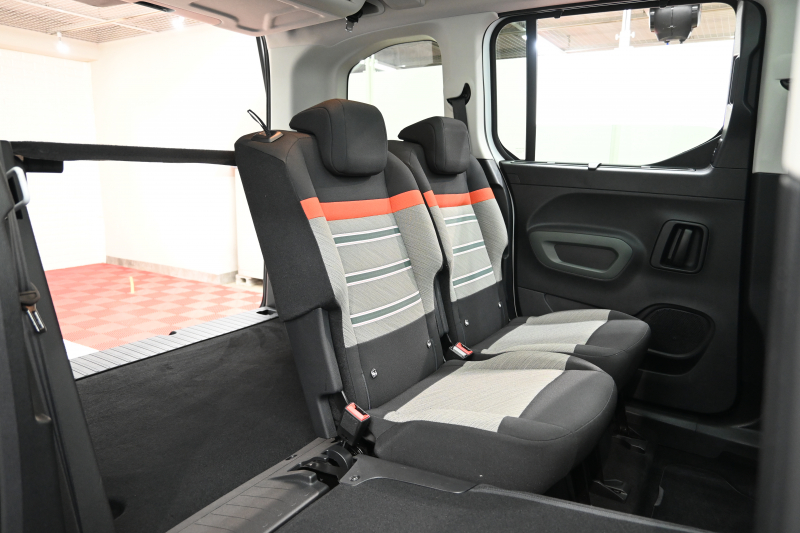 シトロエン ベルランゴ ｼｬｲﾝ XTRﾊﾟｯｸ　特別仕様車 Pｽﾀ ACC ﾊﾟｰｷﾝｸﾞｾﾝｻｰ BSM 専用ﾌｧﾌﾞﾘｯｸｼｰﾄ ﾊﾟﾉﾗﾏR 純正ﾀｯﾁｽｸﾘｰﾝ BTｵｰﾃﾞｨｵ＆TEL CarPlay ｱﾝﾋﾞｴﾝｽﾗｲﾄ 専用17ｲﾝﾁAW　2年保証付