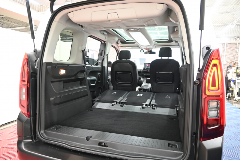 シトロエン ベルランゴ ｼｬｲﾝ XTRﾊﾟｯｸ　特別仕様車 Pｽﾀ ACC ﾊﾟｰｷﾝｸﾞｾﾝｻｰ BSM 専用ﾌｧﾌﾞﾘｯｸｼｰﾄ ﾊﾟﾉﾗﾏR 純正ﾀｯﾁｽｸﾘｰﾝ BTｵｰﾃﾞｨｵ＆TEL CarPlay ｱﾝﾋﾞｴﾝｽﾗｲﾄ 専用17ｲﾝﾁAW　2年保証付