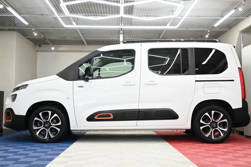 シトロエン ベルランゴ ｼｬｲﾝ XTRﾊﾟｯｸ　特別仕様車 Pｽﾀ ACC ﾊﾟｰｷﾝｸﾞｾﾝｻｰ BSM 専用ﾌｧﾌﾞﾘｯｸｼｰﾄ ﾊﾟﾉﾗﾏR 純正ﾀｯﾁｽｸﾘｰﾝ BTｵｰﾃﾞｨｵ＆TEL CarPlay ｱﾝﾋﾞｴﾝｽﾗｲﾄ 専用17ｲﾝﾁAW　2年保証付