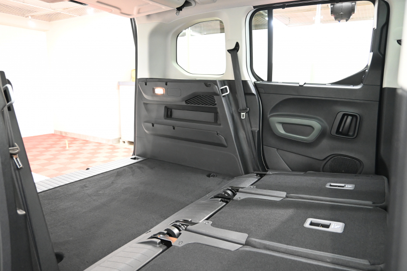 シトロエン ベルランゴ ｼｬｲﾝ XTRﾊﾟｯｸ　特別仕様車 Pｽﾀ ACC ﾊﾟｰｷﾝｸﾞｾﾝｻｰ BSM 専用ﾌｧﾌﾞﾘｯｸｼｰﾄ ﾊﾟﾉﾗﾏR 純正ﾀｯﾁｽｸﾘｰﾝ BTｵｰﾃﾞｨｵ＆TEL CarPlay ｱﾝﾋﾞｴﾝｽﾗｲﾄ 専用17ｲﾝﾁAW　2年保証付