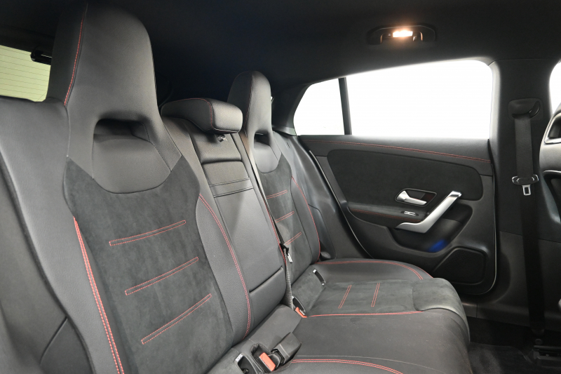メルセデスベンツ CLAクラス CLA200d ｼｭｰﾃｨﾝｸﾞB AMGﾗｲﾝPKG　1ｵｰﾅｰ 後期ﾓﾃﾞﾙ ACC Pｽﾀ 黒半革 MBUXﾅﾋﾞ ﾌﾙｾｸﾞTV 360ｶﾒﾗ ｱﾝﾋﾞｴﾝﾄﾗｲﾄ AMG19ｲﾝﾁAW ﾏﾙﾁﾋﾞｰﾑLED　新車保証継承可