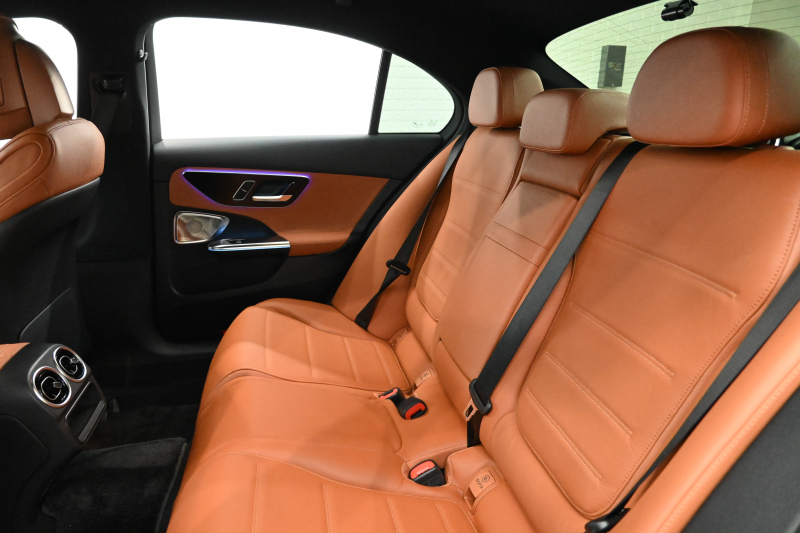 メルセデスベンツ Cクラス C200 AVG ﾚｻﾞｰｴｸｽｸﾙｰｼﾌﾞ　ACC Pｽﾀ ECO 茶革 MBUXﾅﾋﾞTV 360ｶﾒﾗ CarPlay Burmester 3D 純正17ｲﾝﾁAW ﾏﾙﾁﾋﾞｰﾑLED ｱﾝﾋﾞｴﾝﾄﾗｲﾄ　2年保証付