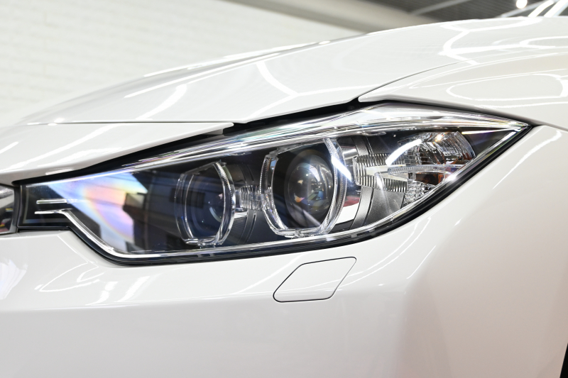BMW 3シリーズ 320i ﾗｸﾞｼﾞｭｱﾘｰ　正規D車 1ｵｰﾅｰ ACC ｺﾆｬｯｸ革 純正iDriveﾅﾋﾞ Bｶﾒﾗ 純正17ｲﾝﾁAW 自動ﾄﾗﾝｸ ｷｾﾉﾝﾗｲﾄ　2年保証付
