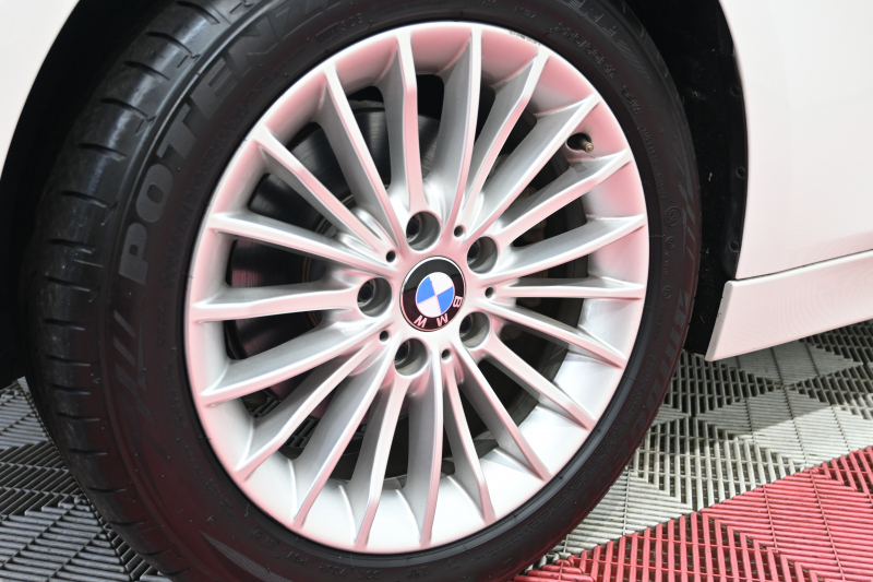 BMW 3シリーズ 320i ﾗｸﾞｼﾞｭｱﾘｰ　正規D車 1ｵｰﾅｰ ACC ｺﾆｬｯｸ革 純正iDriveﾅﾋﾞ Bｶﾒﾗ 純正17ｲﾝﾁAW 自動ﾄﾗﾝｸ ｷｾﾉﾝﾗｲﾄ　2年保証付