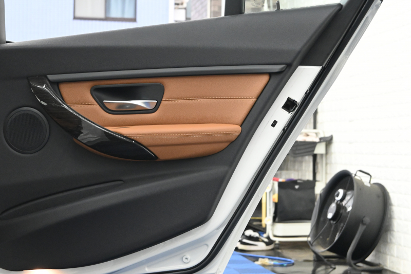 BMW 3シリーズ 320i ﾗｸﾞｼﾞｭｱﾘｰ　正規D車 1ｵｰﾅｰ ACC ｺﾆｬｯｸ革 純正iDriveﾅﾋﾞ Bｶﾒﾗ 純正17ｲﾝﾁAW 自動ﾄﾗﾝｸ ｷｾﾉﾝﾗｲﾄ　2年保証付