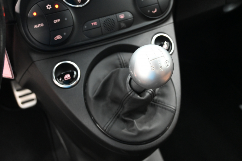 アバルト 595 ｺﾝﾍﾟﾃｨﾂｨｵｰﾈ　正規D車 左H 5速MT Sabeltｽﾎﾟｰﾂｼｰﾄ 純正ﾀｯﾁｽｸﾘｰﾝ CarPlay 17ｲﾝﾁAW ﾚｯﾄﾞｷｬﾘﾊﾟｰ ﾚｺｰﾄﾞﾓﾝﾂｧ　2年保証付