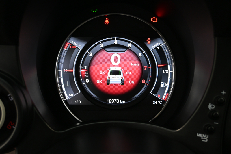 アバルト 595 ｺﾝﾍﾟﾃｨﾂｨｵｰﾈ　正規D車 左H 5速MT Sabeltｽﾎﾟｰﾂｼｰﾄ 純正ﾀｯﾁｽｸﾘｰﾝ CarPlay 17ｲﾝﾁAW ﾚｯﾄﾞｷｬﾘﾊﾟｰ ﾚｺｰﾄﾞﾓﾝﾂｧ　2年保証付