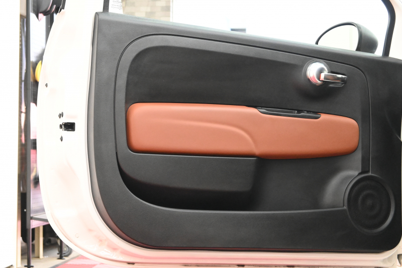 アバルト 595 ｺﾝﾍﾟﾃｨﾂｨｵｰﾈ　正規D車 左H 5速MT Sabeltｽﾎﾟｰﾂｼｰﾄ 純正ﾀｯﾁｽｸﾘｰﾝ CarPlay 17ｲﾝﾁAW ﾚｯﾄﾞｷｬﾘﾊﾟｰ ﾚｺｰﾄﾞﾓﾝﾂｧ　2年保証付