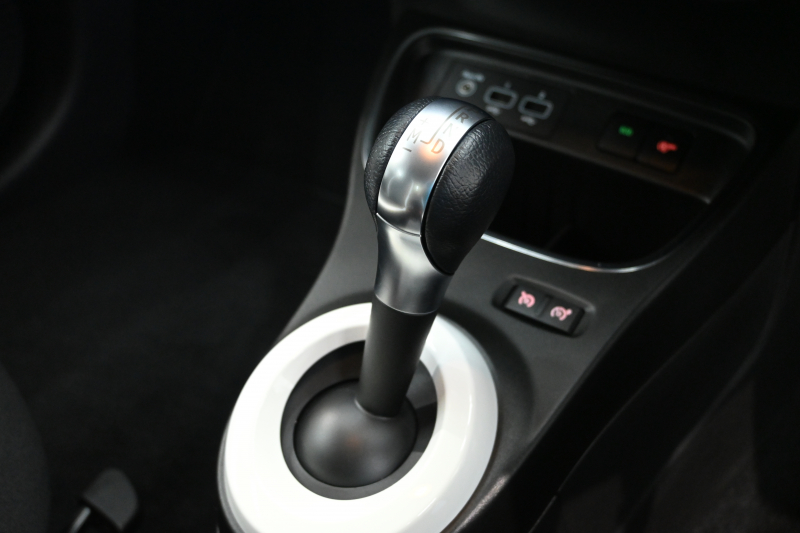 ルノー トゥインゴ ｲﾝﾃﾝｽ ﾘﾐﾃ　140台限定特別仕様 ECO機能 ｸﾙｺﾝ 専用ﾚｻﾞｰ調ｼｰﾄ ｼｰﾄﾋｰﾀｰ 純正ﾀｯﾁｽｸﾘｰﾝ CarPlay Bｶﾒﾗ 16ｲﾝﾁｱﾛｲﾎｲｰﾙ　2年保証付