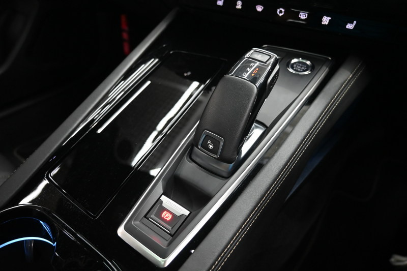 プジョー 508 SW GT　ACC ｱｸﾃｨﾌﾞｾｰﾌﾌﾞﾚｰｷ ﾅｲﾄﾋﾞｼﾞｮﾝ 黒革 ｼｰﾄﾋｰﾀｰ ﾊﾟﾉﾗﾏSR 純正ﾅﾋﾞTV ﾌﾙｾｸﾞ CarPlay 360ﾋﾞｼﾞｮﾝ FOCALｽﾋﾟｰｶｰ ｵｰﾄﾄﾗﾝｸ 純正18ｲﾝﾁAW　2年保証付