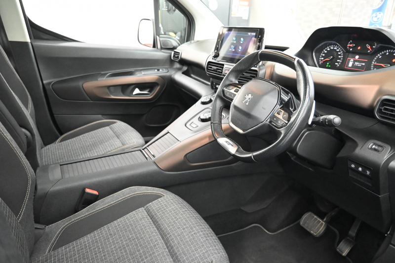プジョー リフター GT　Pｽﾀ ACC ECO 専用ｼｰﾄ ﾊﾟﾉﾗﾏR 純正ﾀｯﾁｽｸﾘｰﾝ CarPlay Bｶﾒﾗ 17ｲﾝﾁAW ｱｸﾃｨﾌﾞｾｰﾌﾃｨﾌﾞﾚｰｷ　2年保証付