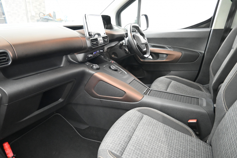 プジョー リフター GT　Pｽﾀ ACC ECO 専用ｼｰﾄ ﾊﾟﾉﾗﾏR 純正ﾀｯﾁｽｸﾘｰﾝ CarPlay Bｶﾒﾗ 17ｲﾝﾁAW ｱｸﾃｨﾌﾞｾｰﾌﾃｨﾌﾞﾚｰｷ　2年保証付