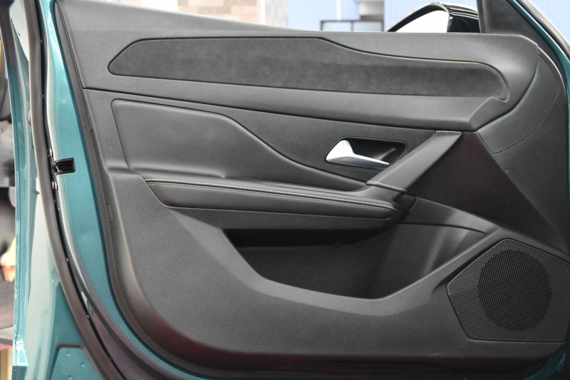 プジョー 308 SW GT ﾌﾞﾙｰHDi　ACC BSM ﾊｰﾌﾚｻﾞｰ ﾊﾟﾉﾗﾏSR 純正ﾅﾋﾞ CarPlay i-Connect 360ｶﾒﾗ LEDﾍｯﾄﾞﾗｲﾄ 純正18AW　2年保証付