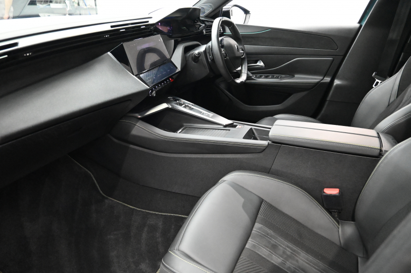 プジョー 308 SW GT ﾌﾞﾙｰHDi　ACC BSM ﾊｰﾌﾚｻﾞｰ ﾊﾟﾉﾗﾏSR 純正ﾅﾋﾞ CarPlay i-Connect 360ｶﾒﾗ LEDﾍｯﾄﾞﾗｲﾄ 純正18AW　2年保証付