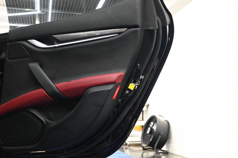 マセラティ ギブリ ﾍﾞｰｽｸﾞﾚｰﾄﾞ ｽﾎﾟｰﾂPKG　左H 赤革 ｼｰﾄﾋｰﾀｰ 純正ﾅﾋﾞTV Bｶﾒﾗ ｼﾌﾄﾊﾟﾄﾞﾙ INOXｽﾎﾟｰﾂﾍﾟﾀﾞﾙ ｷｾﾉﾝﾍｯﾄﾞﾗｲﾄ ﾌﾟﾛﾃｵ19ｲﾝﾁAW　2年保証付