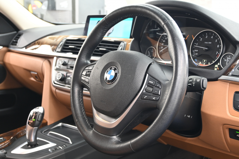 BMW 4シリーズ 420i ｸﾞﾗﾝｸｰﾍﾟ ﾗｸﾞｼﾞｭｱﾘｰ　1ｵｰﾅｰ ACC 茶革 ｼｰﾄﾋｰﾀｰ 純正iDriveﾅﾋﾞ Bｶﾒﾗ Bluetooth 純正18ｲﾝﾁAW 自動ﾄﾗﾝｸ　2年保証付