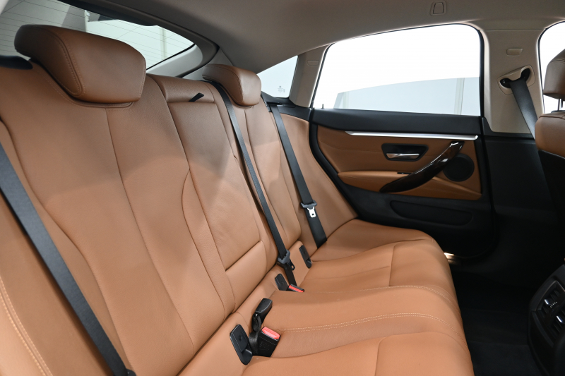 BMW 4シリーズ 420i ｸﾞﾗﾝｸｰﾍﾟ ﾗｸﾞｼﾞｭｱﾘｰ　1ｵｰﾅｰ ACC 茶革 ｼｰﾄﾋｰﾀｰ 純正iDriveﾅﾋﾞ Bｶﾒﾗ Bluetooth 純正18ｲﾝﾁAW 自動ﾄﾗﾝｸ　2年保証付