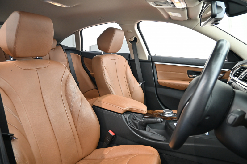 BMW 4シリーズ 420i ｸﾞﾗﾝｸｰﾍﾟ ﾗｸﾞｼﾞｭｱﾘｰ　1ｵｰﾅｰ ACC 茶革 ｼｰﾄﾋｰﾀｰ 純正iDriveﾅﾋﾞ Bｶﾒﾗ Bluetooth 純正18ｲﾝﾁAW 自動ﾄﾗﾝｸ　2年保証付