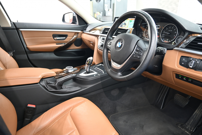 BMW 4シリーズ 420i ｸﾞﾗﾝｸｰﾍﾟ ﾗｸﾞｼﾞｭｱﾘｰ　1ｵｰﾅｰ ACC 茶革 ｼｰﾄﾋｰﾀｰ 純正iDriveﾅﾋﾞ Bｶﾒﾗ Bluetooth 純正18ｲﾝﾁAW 自動ﾄﾗﾝｸ　2年保証付