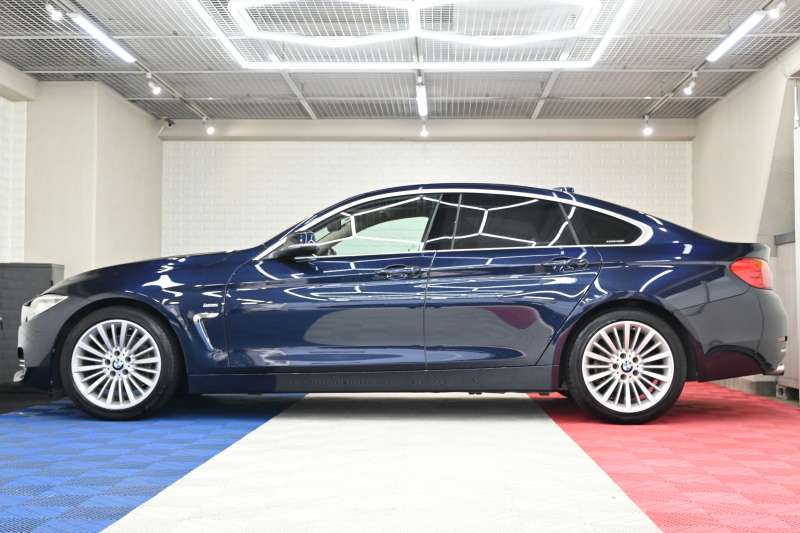 BMW 4シリーズ 420i ｸﾞﾗﾝｸｰﾍﾟ ﾗｸﾞｼﾞｭｱﾘｰ　1ｵｰﾅｰ ACC 茶革 ｼｰﾄﾋｰﾀｰ 純正iDriveﾅﾋﾞ Bｶﾒﾗ Bluetooth 純正18ｲﾝﾁAW 自動ﾄﾗﾝｸ　2年保証付