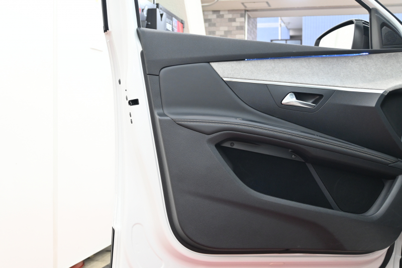 プジョー 3008 GT　後期ﾓﾃﾞﾙ ACC LKA ﾊｰﾌ革 ﾊﾟﾉﾗﾏSR 純正ﾀｯﾁｽｸﾘｰﾝ CarPlay Bｶﾒﾗ 前後ｺｰﾅｰｾﾝｻｰ 純正18ｲﾝﾁAW LEDﾗｲﾄ　新車保証継承可