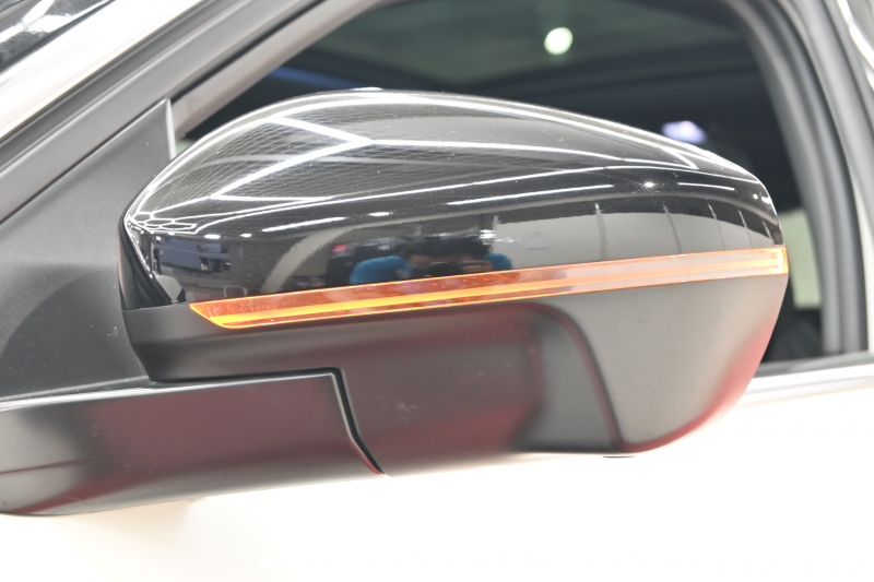 プジョー 3008 GT　後期ﾓﾃﾞﾙ ACC LKA ﾊｰﾌ革 ﾊﾟﾉﾗﾏSR 純正ﾀｯﾁｽｸﾘｰﾝ CarPlay Bｶﾒﾗ 前後ｺｰﾅｰｾﾝｻｰ 純正18ｲﾝﾁAW LEDﾗｲﾄ　新車保証継承可