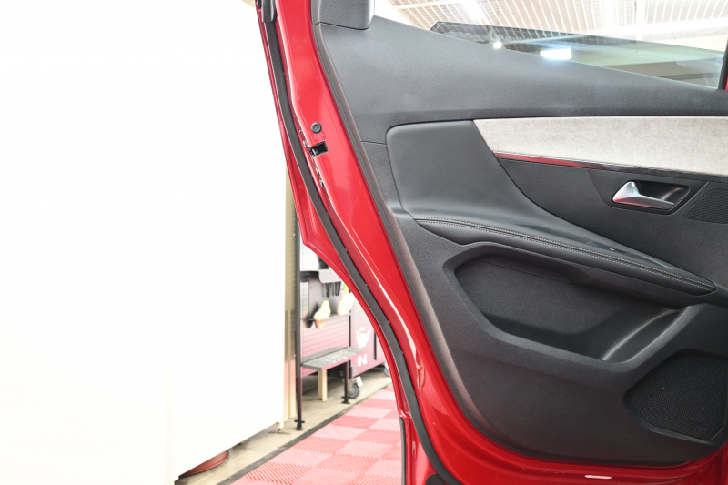 プジョー 3008 GT ﾌﾞﾙｰHDi ﾌﾞﾗｯｸﾊﾟｯｸ 　190台限定特別仕様車 後期ﾓﾃﾞﾙ ACC LKA ﾊｰﾌ革 ﾊﾟﾉﾗﾏR CarPlay 360ｶﾒﾗ 前後ｺｰﾅｰｾﾝｻｰ 専用19ｲﾝﾁAW&ﾌﾞﾗｯｸﾃﾞｺﾚｰｼｮﾝ　2年保証付