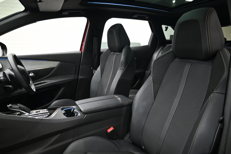 プジョー 3008 GT ﾌﾞﾙｰHDi ﾌﾞﾗｯｸﾊﾟｯｸ 　190台限定特別仕様車 後期ﾓﾃﾞﾙ ACC LKA ﾊｰﾌ革 ﾊﾟﾉﾗﾏR CarPlay 360ｶﾒﾗ 前後ｺｰﾅｰｾﾝｻｰ 専用19ｲﾝﾁAW&ﾌﾞﾗｯｸﾃﾞｺﾚｰｼｮﾝ　2年保証付