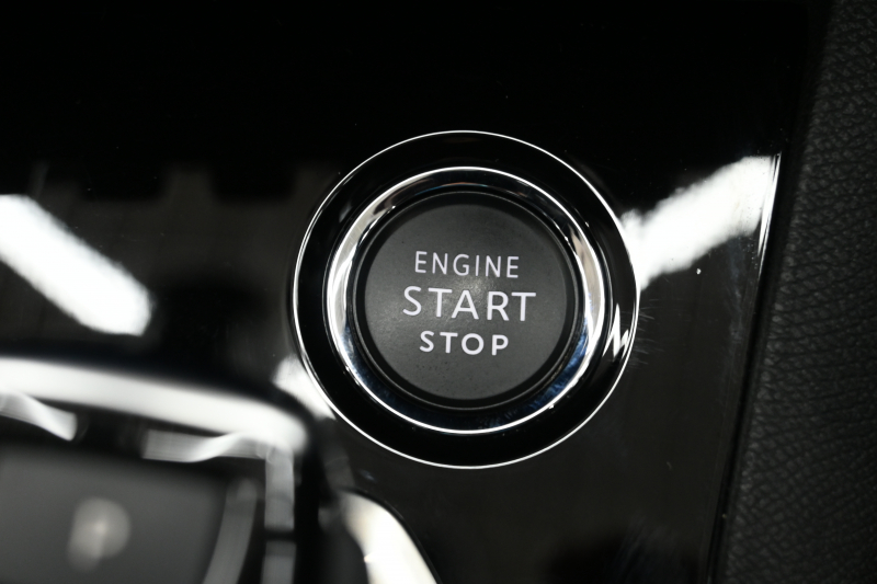 プジョー 3008 GT ﾌﾞﾙｰHDi ﾌﾞﾗｯｸﾊﾟｯｸ 　190台限定特別仕様車 後期ﾓﾃﾞﾙ ACC LKA ﾊｰﾌ革 ﾊﾟﾉﾗﾏR CarPlay 360ｶﾒﾗ 前後ｺｰﾅｰｾﾝｻｰ 専用19ｲﾝﾁAW&ﾌﾞﾗｯｸﾃﾞｺﾚｰｼｮﾝ　2年保証付