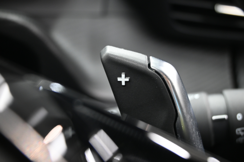 プジョー 2008 GTﾊﾟｯｸ ﾌﾞﾙｰHDi　Pｽﾀ ACC ECO 黒革電動ｼｰﾄ ﾊﾟﾉﾗﾏSR 純正ﾅﾋﾞTV CarPlay Bｶﾒﾗ 純正17ｲﾝﾁAW LEDﾗｲﾄ ｱｸﾃｨﾌﾞｾｰﾌﾃｨﾌﾞﾚｰｷ　2年保証付