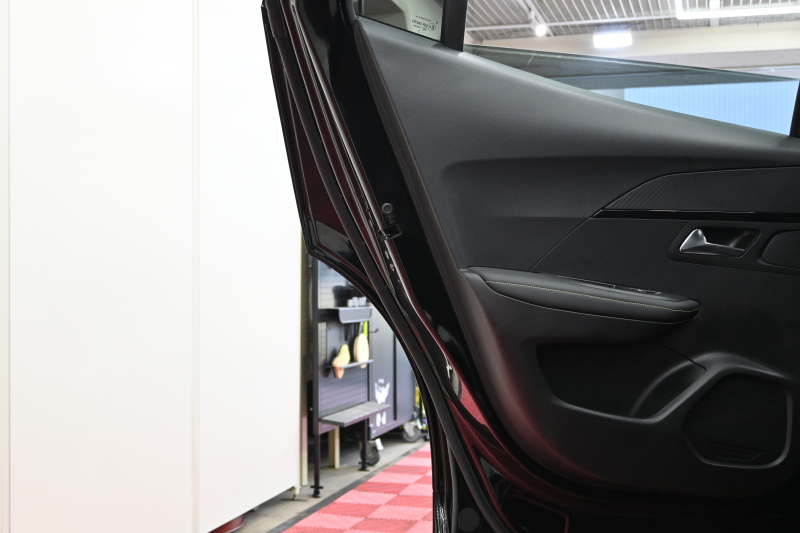 プジョー 2008 GTﾊﾟｯｸ ﾌﾞﾙｰHDi　Pｽﾀ ACC ECO 黒革電動ｼｰﾄ ﾊﾟﾉﾗﾏSR 純正ﾅﾋﾞTV CarPlay Bｶﾒﾗ 純正17ｲﾝﾁAW LEDﾗｲﾄ ｱｸﾃｨﾌﾞｾｰﾌﾃｨﾌﾞﾚｰｷ　2年保証付